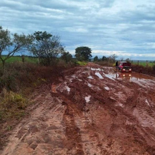 Estrada caótica deixa crianças sem aula em assentamento de Anhanduí
