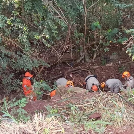 Motorista fica gravemente ferido após perder controle e capotar veículo na BR-163, entre Dourados e Caarapó