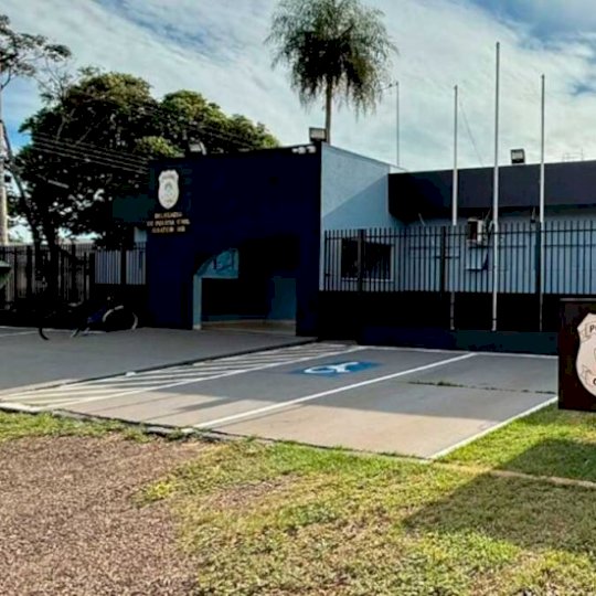 Mulher é espancada pelo companheiro e precisa fugir enrolada em toalha em Iguatemi