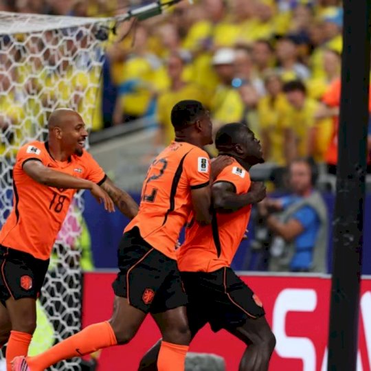 Holanda atropela Suécia por 5 a 1 e mostra força no grupo F