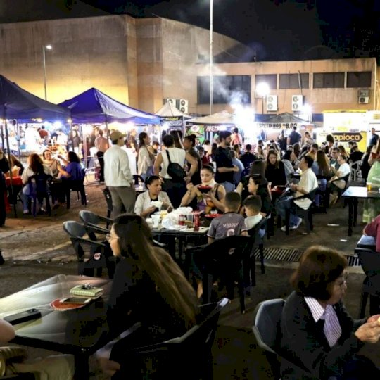 Feira leva música ao vivo e fortalece economia amanhã no Parque dos Ipês
