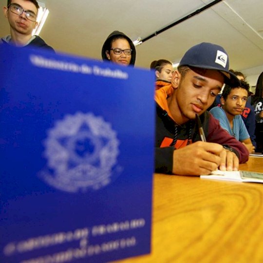 Governo veta integralmente projeto de incentivo ao primeiro emprego