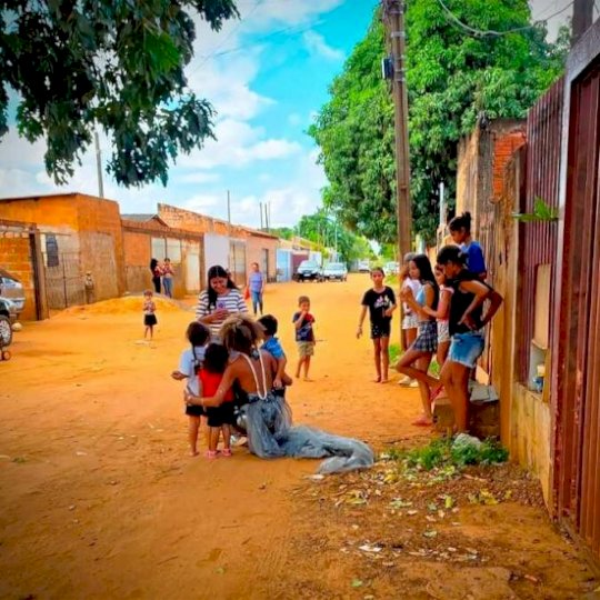 Cantora de MS transforma origem na periferia em single 'Deusa da Favela'