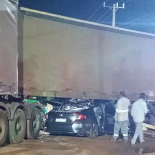 Acidente com carreta na BR-262 termina com morte de dentista