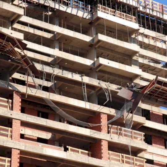 Trabalhador que morreu ao cair do 19° andar de prédio não estava usando EPI corretamente