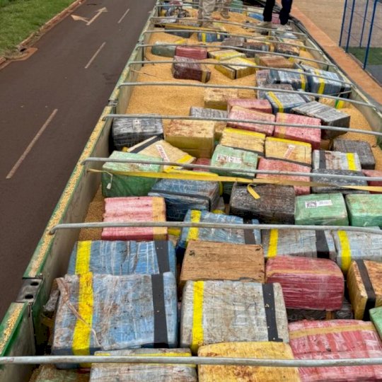 Carreta com carga de maconha é apreendida em MS; droga tinha como destino Porto de Paranaguá