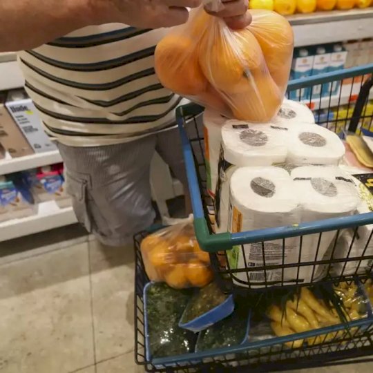 Preço de alimentos recua e inflação oficial de junho fica em 0,16%