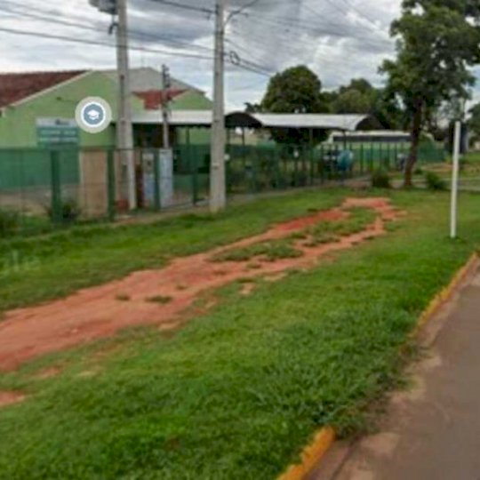 Professor leva pior e apanha ao separar briga de alunos em escola do Iracy Coelho