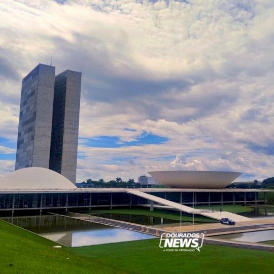 Comissão aprova projeto que permite a terapeutas de alunos autistas usar celular e tablet na escola
