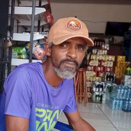 Homem &eacute; encontrado morto a tiros em quintal de casa no MS