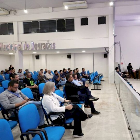 Prefeitura promove encontro com empresas para reforçar segurança e combater fios irregulares