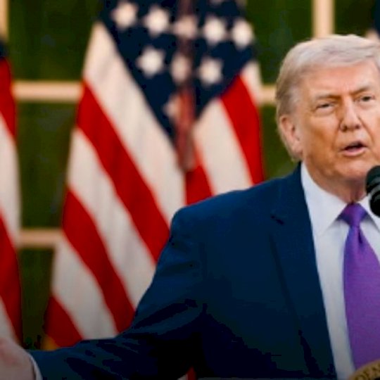 Trump foi escondido em caminhão e fez voo secreto por ameaça do Irã, diz jornal