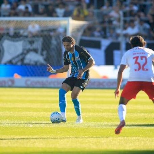 Em crise no Brasileiro, Inter e Gr&ecirc;mio levam rivalidade &agrave; Copa do Brasil