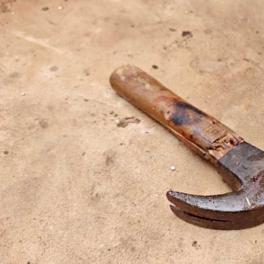 Homem teria interrompido gestação de companheira com facada antes de feminicídio, dizem vizinhos