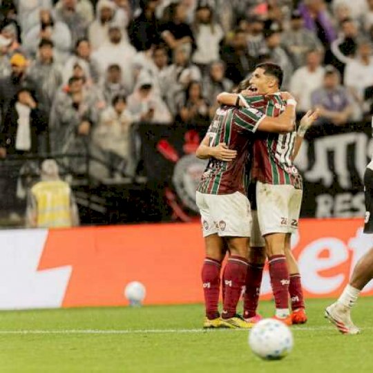 Fluminense vence Corinthians e amplia sequ&ecirc;ncia de derrotas no Brasileir&atilde;o