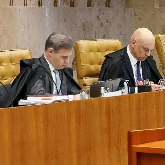 Moraes acusa Mendonça de querer incluir seu nome em delação de Vorcaro