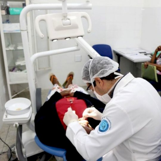 Projeto fixa piso salarial de R$ 3.624 para auxiliares médicos e odontológicos