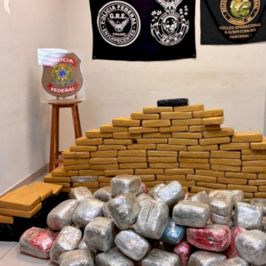 Dois são presos após PF encontrar 214 quilos de maconha
