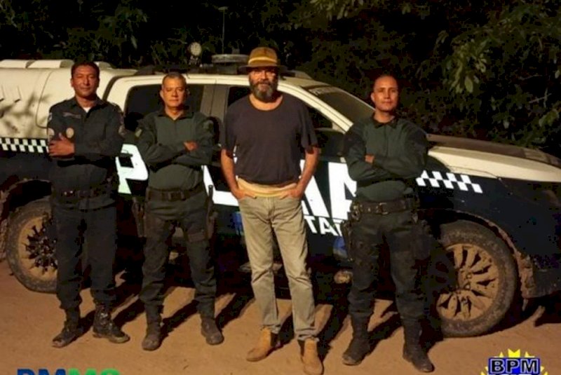 Almir Sater é 'parado em blitz' e policiais tietam cantor: 'o senhor é o dono dessa chalana?'