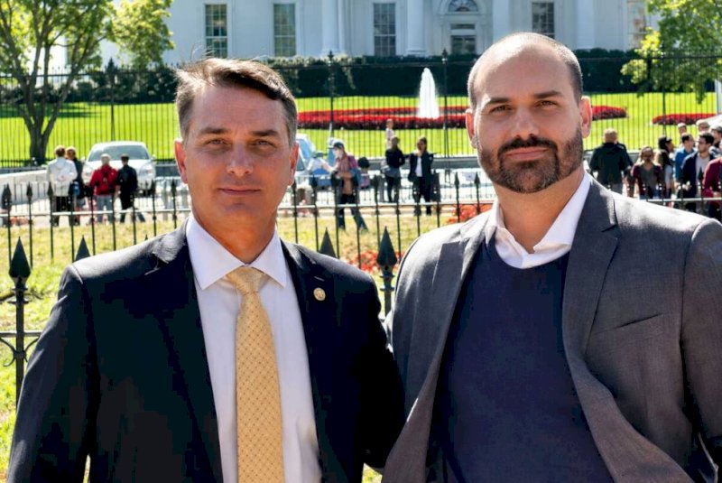Eduardo Bolsonaro pede rompimento total com 'Novo' após críticas de Zema a Flávio
