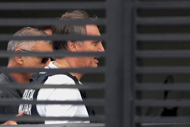 Prazo de prisão domiciliar de Bolsonaro termina na quinta; prorrogação depende de Moraes