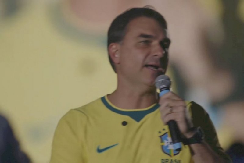 Flávio diz que é candidato a presidente porque 'missão foi dada' e usa slogan de Lula: 'Esperança vai vencer o medo'