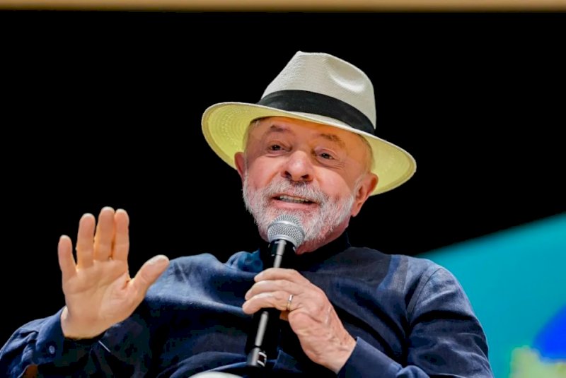 Lula diz que não foi para evitar ideia de 'tirar proveito político' da fé