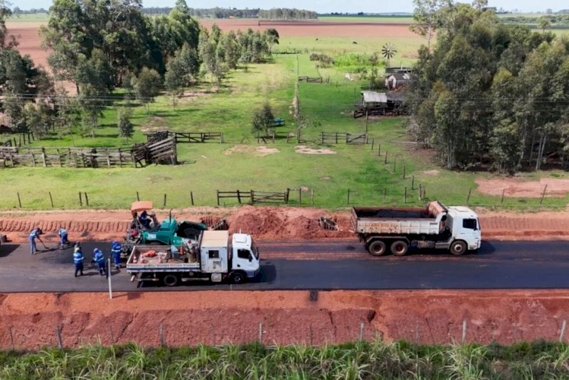 Nelsinho Trad garante recursos para pavimentação de estradas rurais 