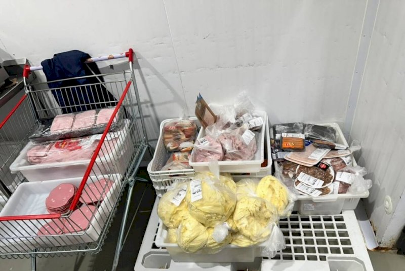 Operação apreende 650 kg de carnes e frios irregulares em mercado atacadista