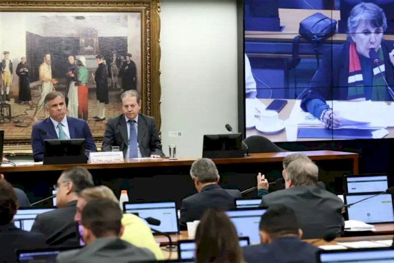 PEC que reduz maioridade penal vai para comissão especial