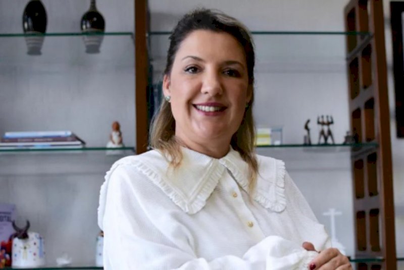 Daniella assiste ao jogo do Brasil com Eduardo Bolsonaro