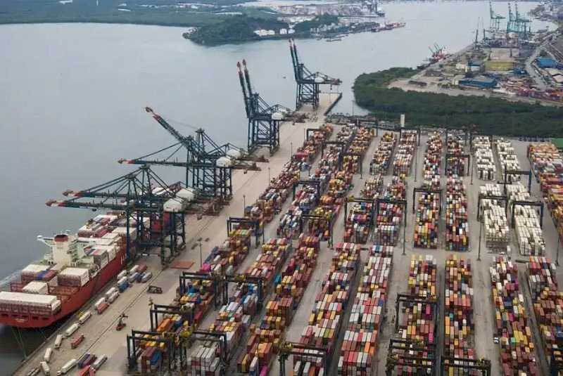 Tarifa de 25% dos EUA entra em vigor e atinge até US$ 7,4 bilhões em exportações brasileiras