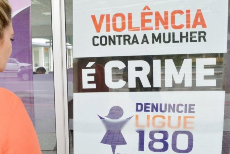 Nova lei prevê reforço na divulgação de telefone para denúncias de violência contra mulher