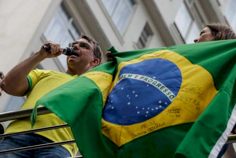 Kassio manda Meta preservar dados de perfis que atacaram Flávio Bolsonaro