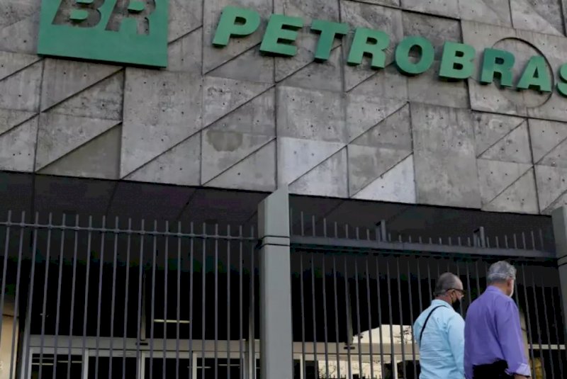 Com alívio da guerra, Petrobras reduz preço do querosene de aviação