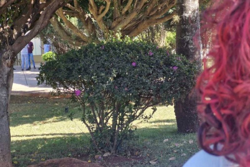 Idoso arrasta adolescente pelos cabelos e tenta estuprá-la