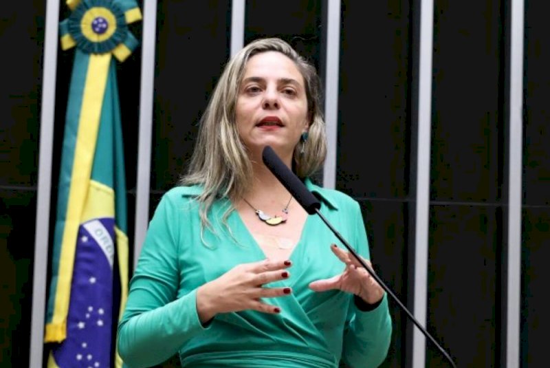 Comissão aprova adicional de 5% na aposentadoria para mulheres que cuidaram dos filhos