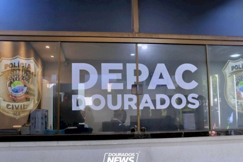 Após furtar barras de chocolate em Dourados, homem tenta fugir pulando muros de casas