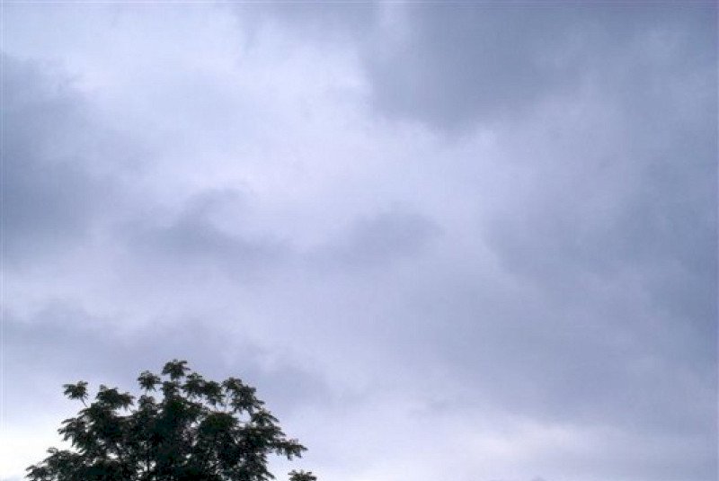 Frente fria avança por MS com risco de tempestade, mas calor ainda chega aos 37°C