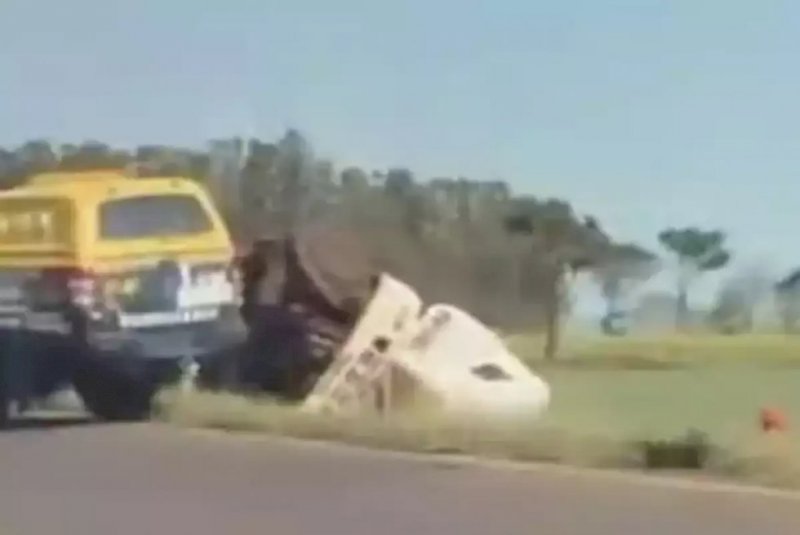 Motorista morre após carreta tombar na MS-164