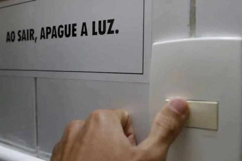Conta de luz seguirá mais cara em agosto com manutenção da bandeira amarela