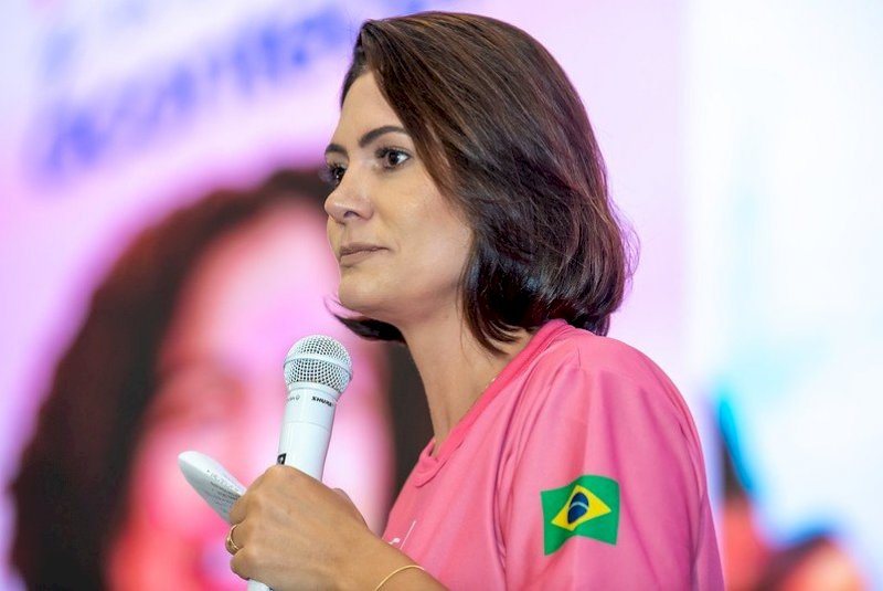 Tarcísio já funciona como trunfo para Flávio, mas Michelle ainda não, afirma cientista político