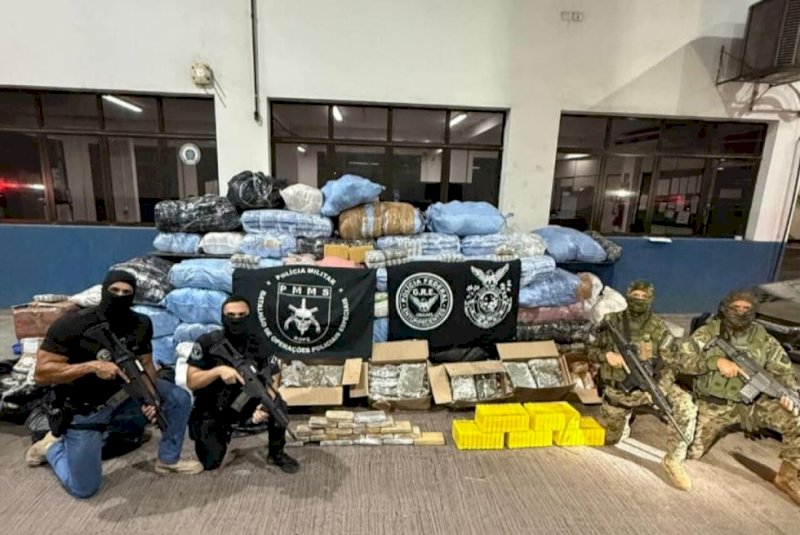 Casal tenta fugir do Bope e acaba preso com R$ 8 milhões em drogas e munições