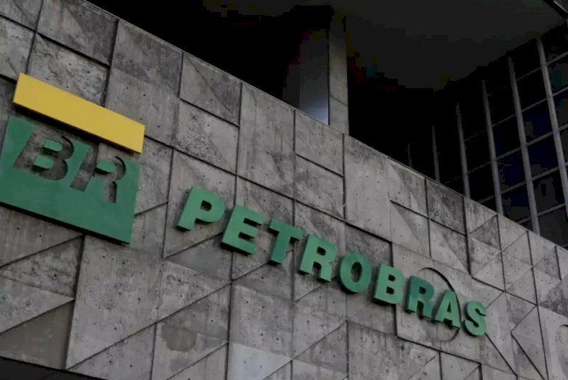 Petrobras batiza primeiro navio a navegar com tripulação 100% feminina
