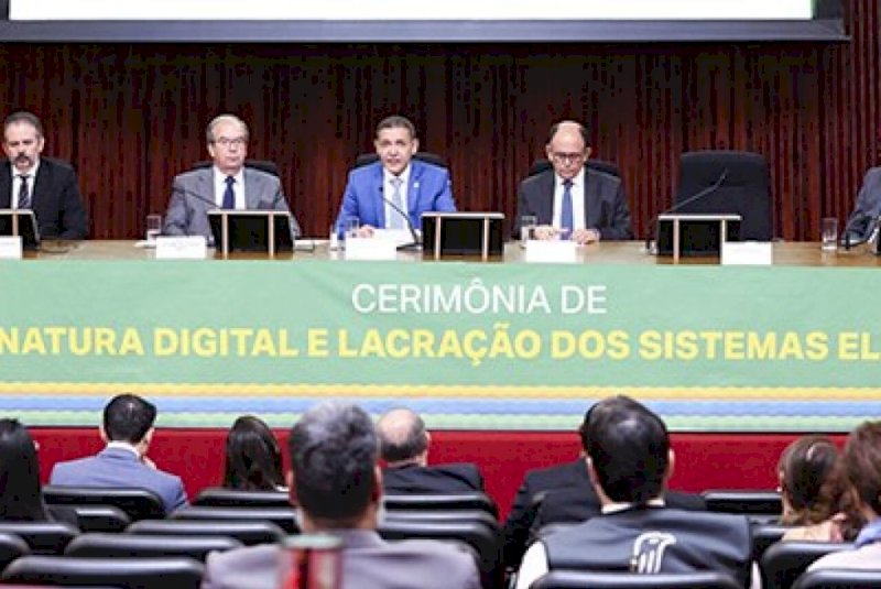 Sistemas das Eleições Gerais de 2026 são assinados digitalmente e lacrados pelo TSE