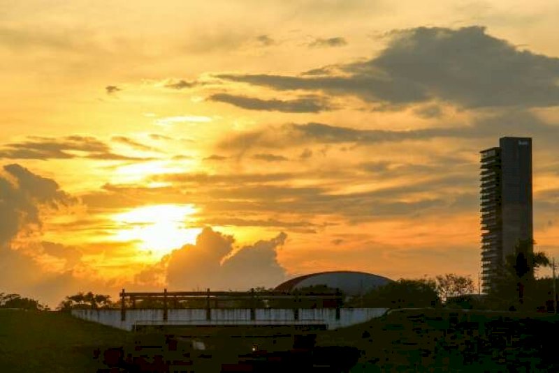 Calor de 39&deg;C d&aacute; lugar a tempestades com granizo e ventos de at&eacute; 80 km/h em MS