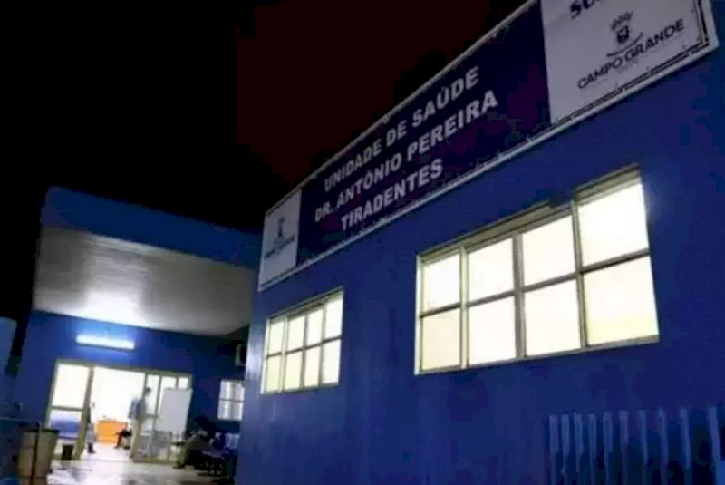 Menino de 12 anos é esfaqueado por colega ao sair da escola