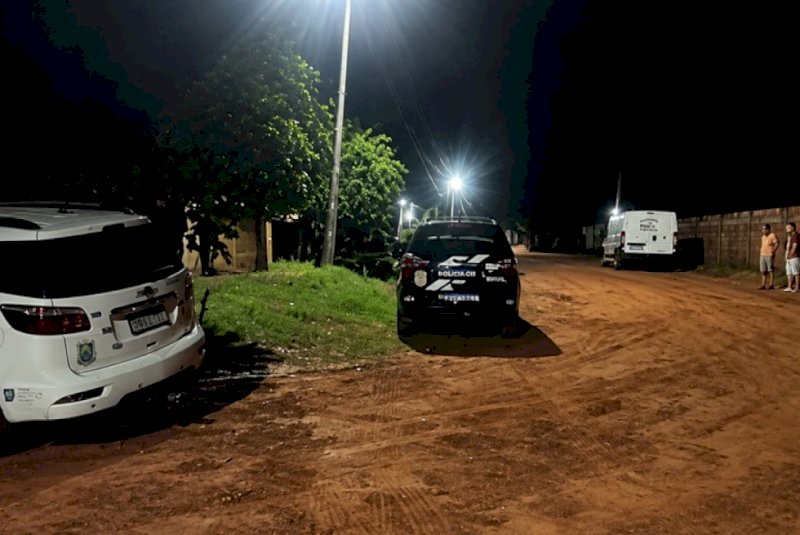 Polícia  - Três pessoas são executadas a tiros em residência e adolescente fica gravemente ferido
