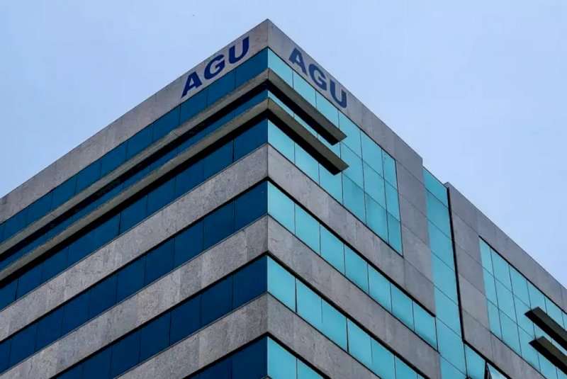 Governo identifica 97 médicos falsos de IA no Youtube e aciona Google