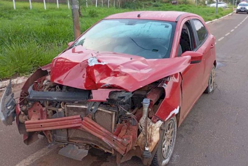 Motociclista fica em estado gravíssimo em choque com carro no MS